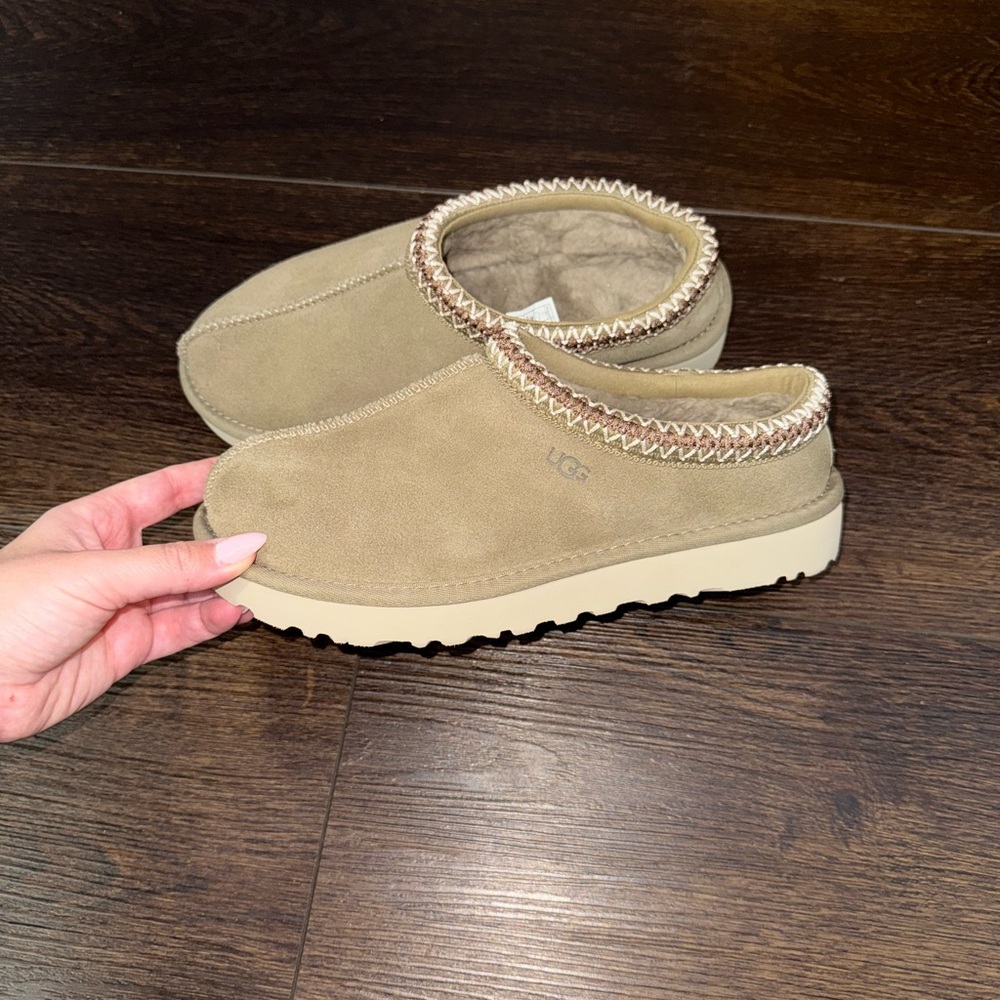 UGG Women's Beige/brown Suede Mules Tasman